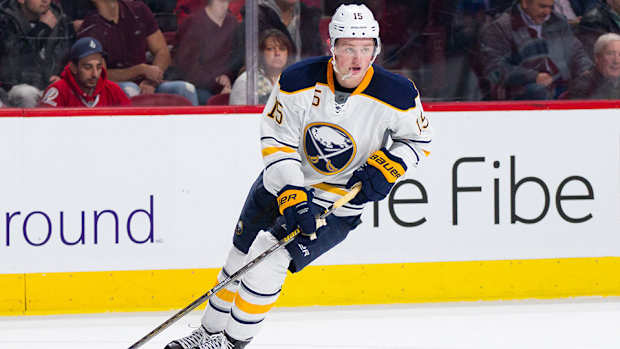 jack-eichel-behind-the-back-assist-sabres-senators-nhl-960.jpg